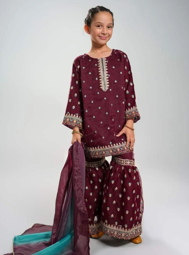 Khanzadi Clothing: Redefining Pakistani Fashion for the Modern Woman